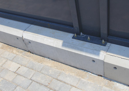 圍擋安裝基礎(chǔ)水泥塊-深圳平湖案例工程-圍擋基礎(chǔ)-深圳市大通建材有限公司鋼圍擋生產(chǎn)定制廠家